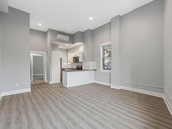 3rd image of 47 Beekman Ave #22