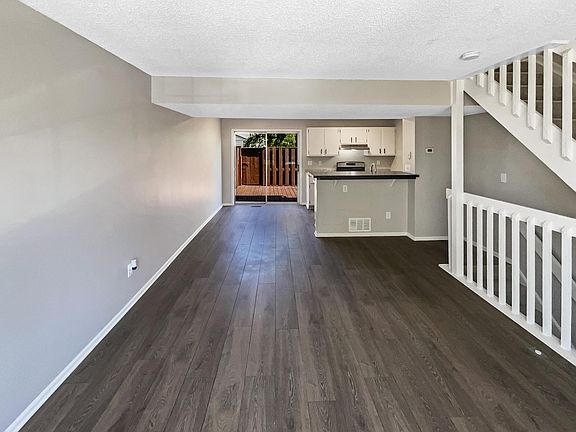 4th image of 5102 Singleton Dr #34C