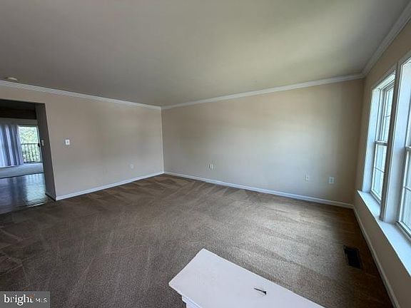 4th image of 41 Litchfield Ln E