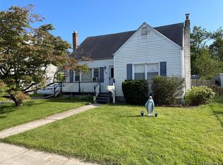 16 Heathcote Road, Lindenhurst, NY 11757