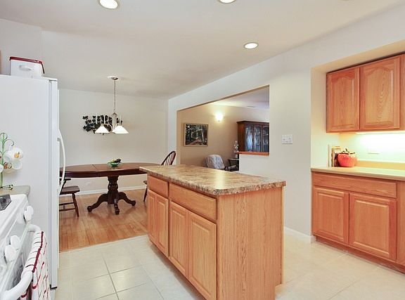 5th image of 30370 N Oak Grove Ave