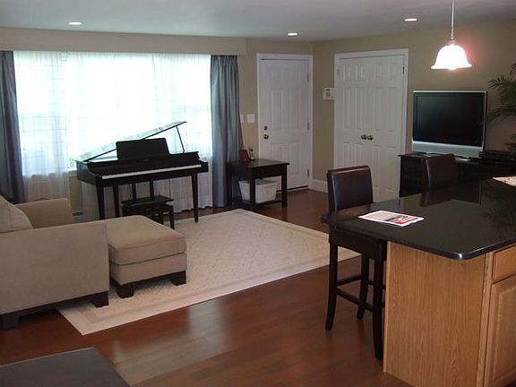 5th image of 16 Sherwood Ave