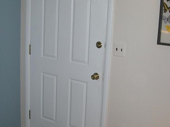 4th image of 305 Westbrook Dr