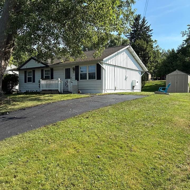 1st image of 125 Christopher Dr