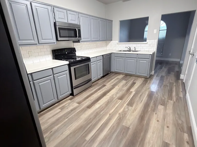 806 Burr Oak Dr — Photo 7