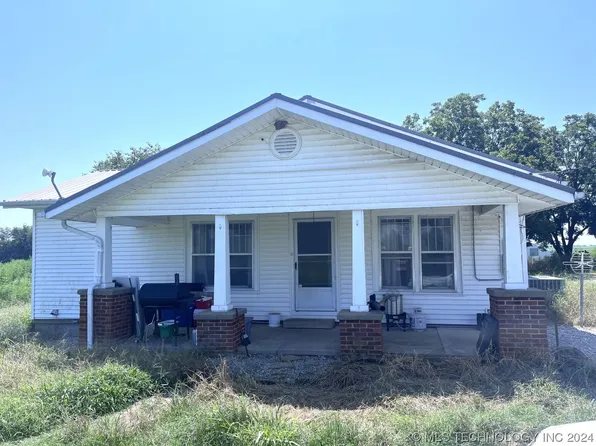 48 S McCann Ave, Dustin, OK 74839