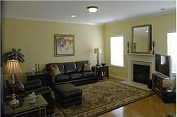 Beautiful hardwoods, tall ceilings and natural lighitng!