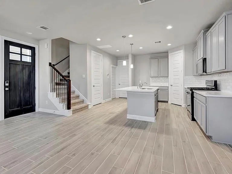 3120 Moontide Ln — Photo 2
