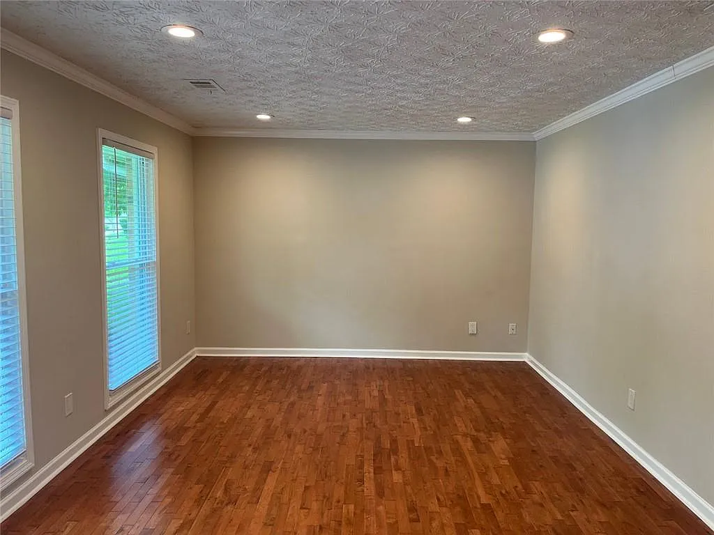 4 bed, 2.0 bath, 1826 sqft, $2,550 — Photo 3