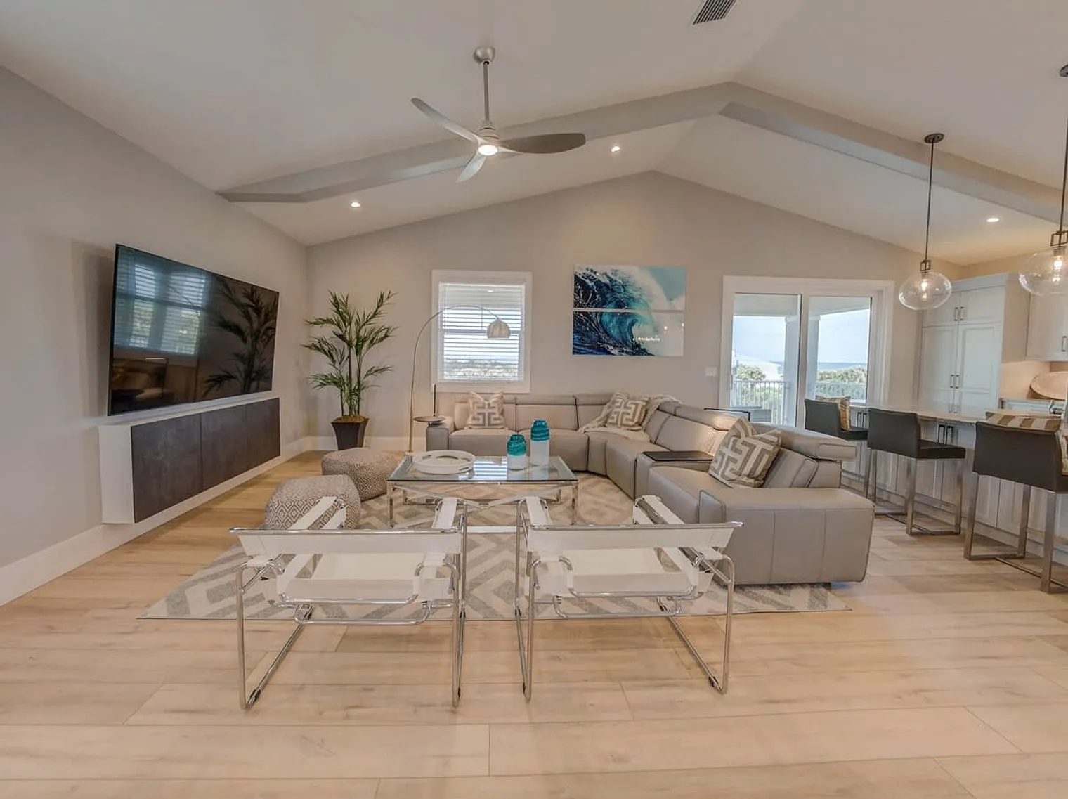 5 bed, 4.0 bath, 4499 sqft, $20,916 — Photo 4