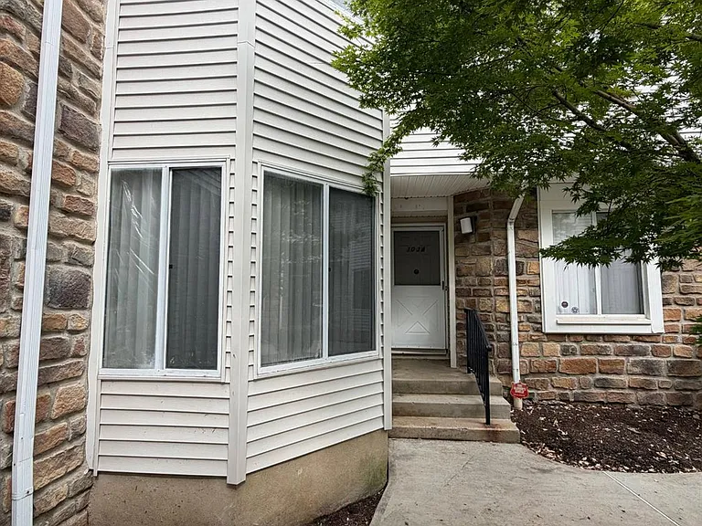 1034 Schmidt Ln — Photo 2