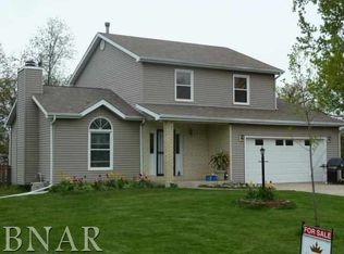 8440 Prairie Trl, Bloomington, IL 61705