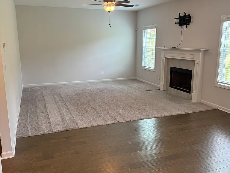 1082 Victorian Blvd — Photo 4