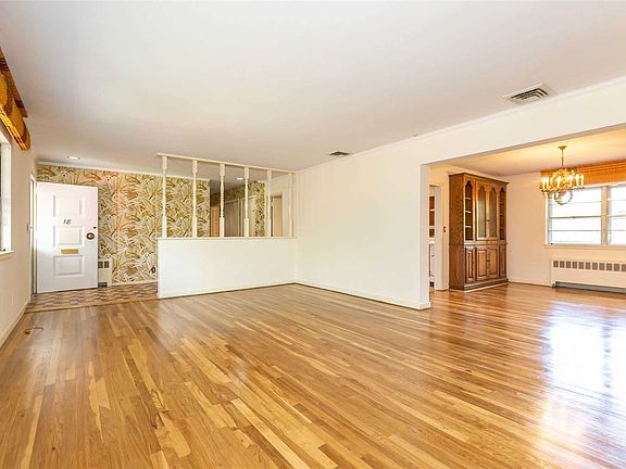 4th image of 18 Farm Ln