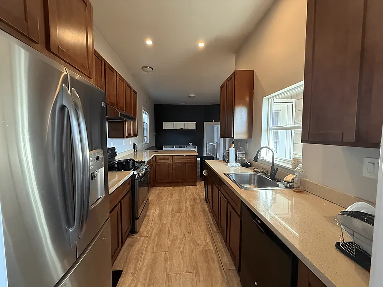 2533-2535 Filbert St — Photo 9