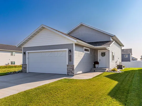 7242 26th St S, Fargo, ND 58104