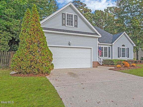 3rd image of 215 Adams Boulevard