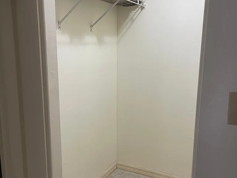 Closet 1/2