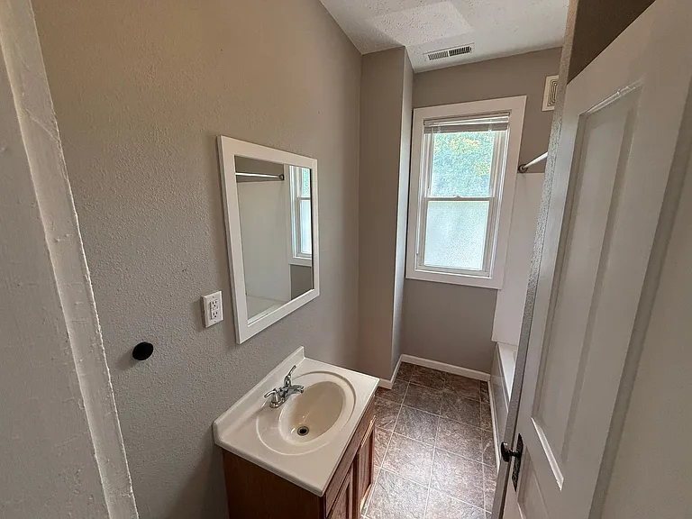 118 N Glenwood Ave — Photo 53