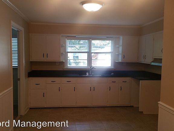 4th image of 615 Willard St