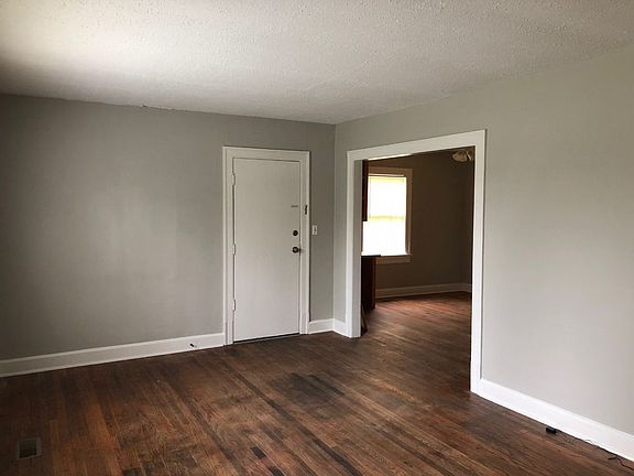 2nd image of 1005 Ewing Blvd