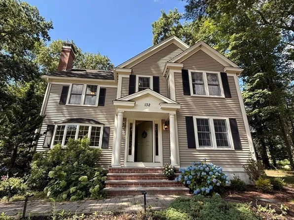 132 Central St, North Reading, MA 01864