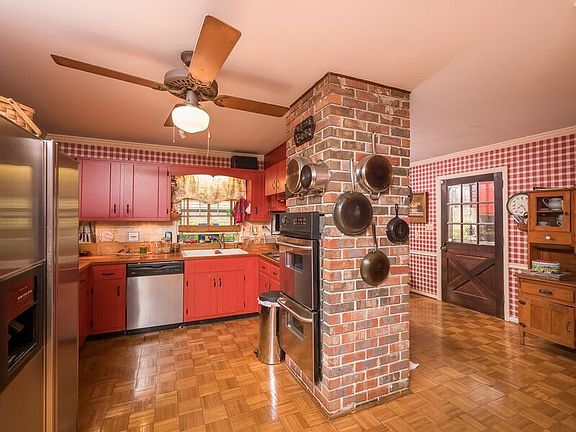 4th image of 310 Henry Ln