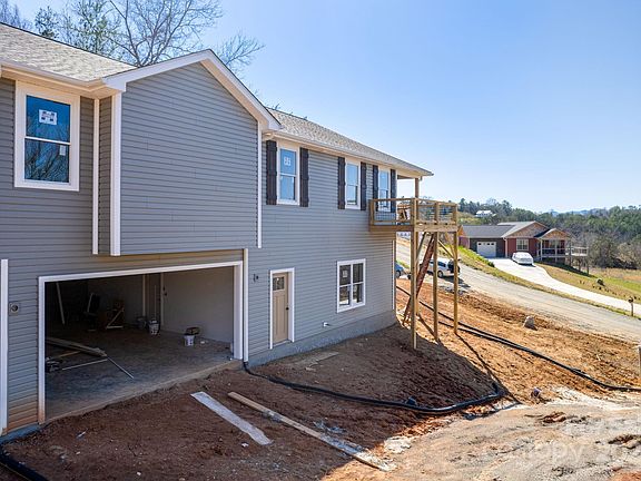 3rd image of 932 Morlin Acres Dr