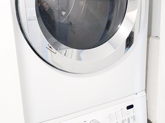 Full Size Wash/Dryer in unit