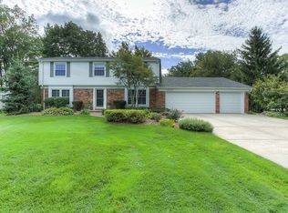 23034 Ennishore Dr, Novi, MI 48375