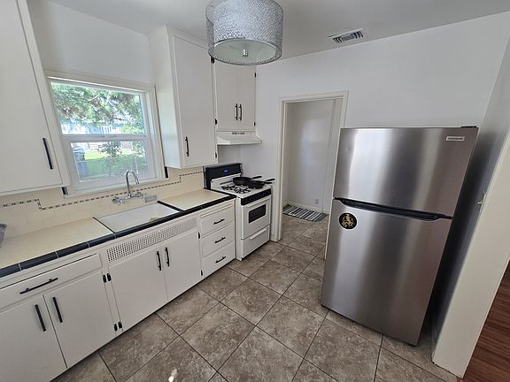 5th image of 2641 N White Ave