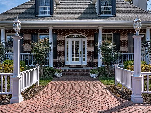 3rd image of 37 Hall Farm Dr