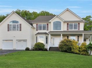 1039 Rolling Rdg, New Windsor, NY 12553