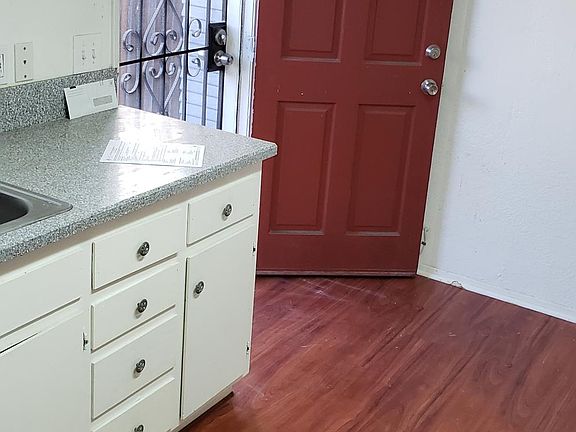 4th image of 324 W C St #2