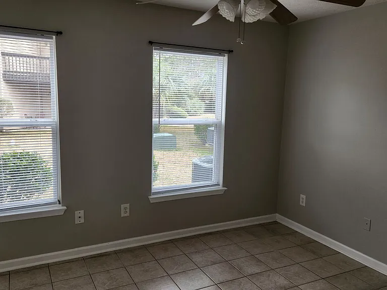 409 Tree Top Ct #D — Photo 11