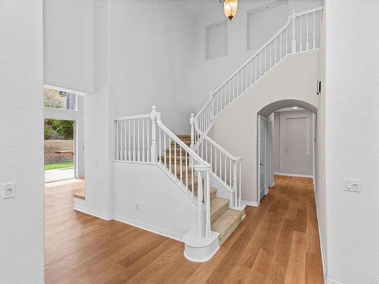 219 Pacific View Ln — Photo 28