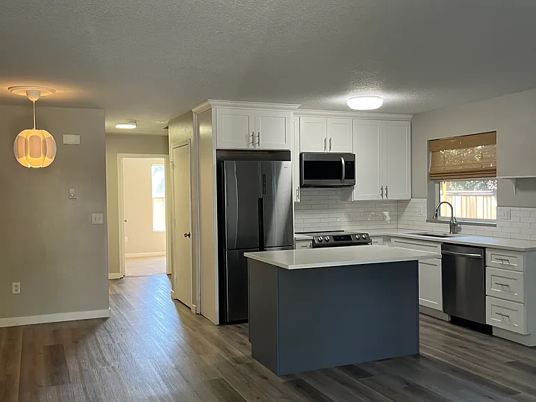 3619 N Missouri Ave — Photo 2