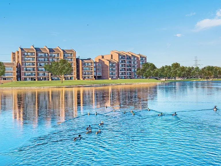 Regency Lakeside Apartment Homes — Photo 32