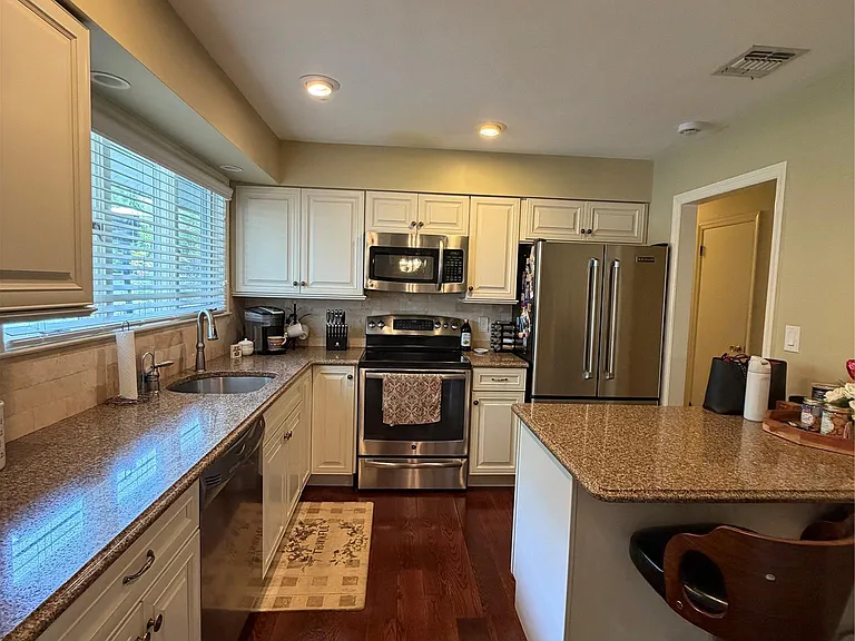 3 Deeringwood Ln — Photo 4
