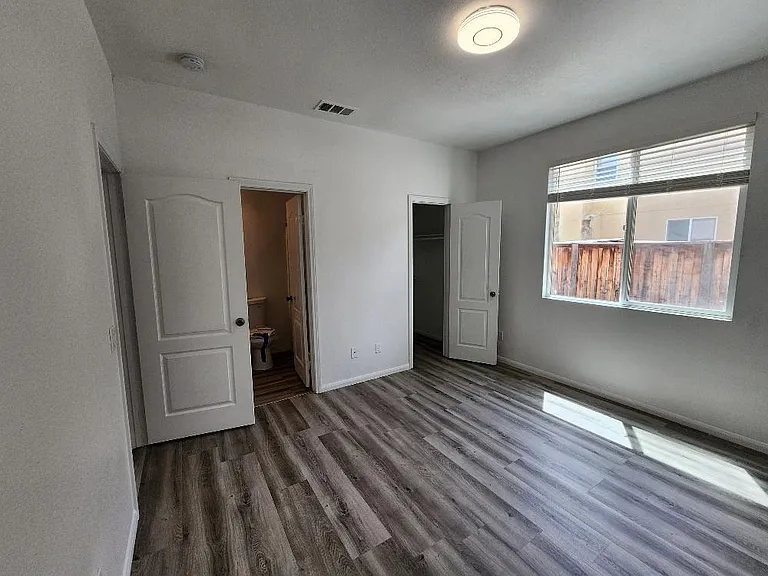 593 Hyacinth Rd — Photo 18