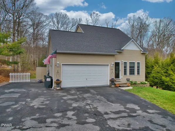 208 Vandermark Dr, Milford, PA 18337