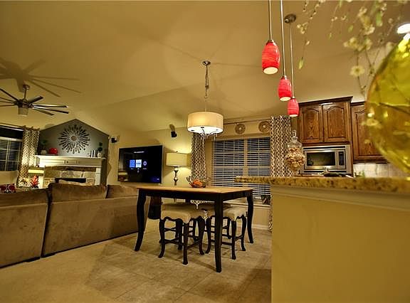 5th image of 955 Woodrow Dr