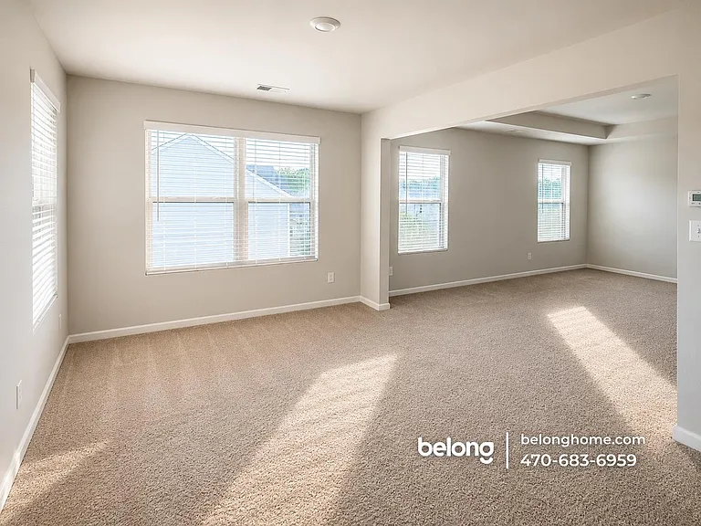 933 Nandina Ln — Photo 3