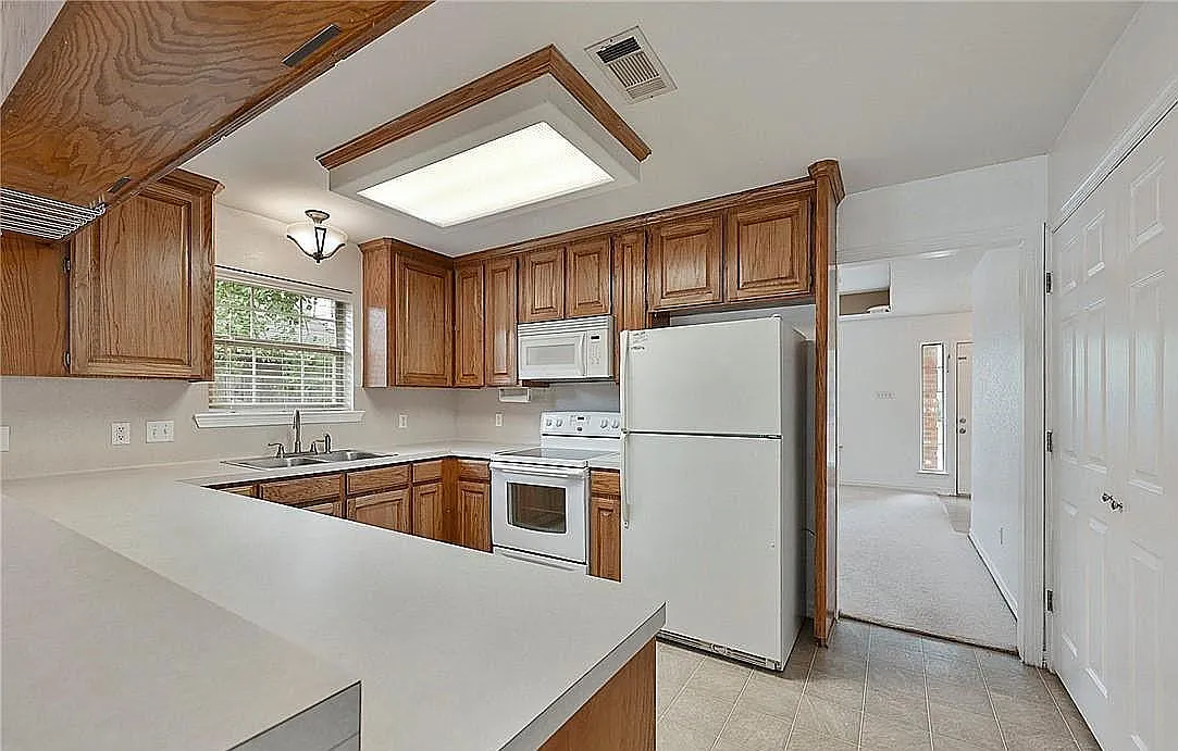 Building Photo - 2311 Carnation Ct