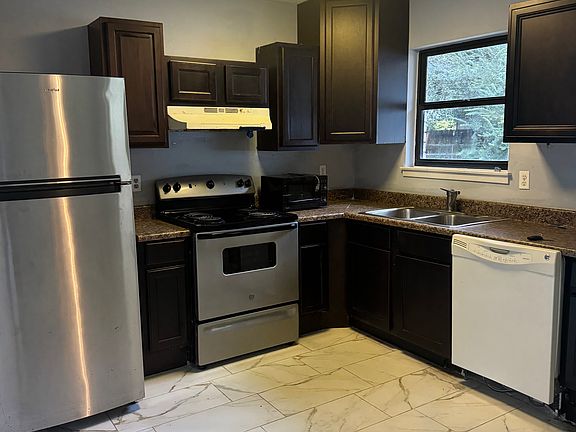3rd image of 4874 Oakland Dr