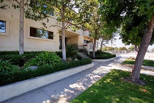 Lido Apartments - 3502 Jasmine Ave — Photo 4