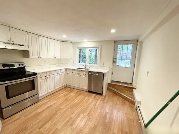 16 Greenwich St, Roxbury Crossing, MA