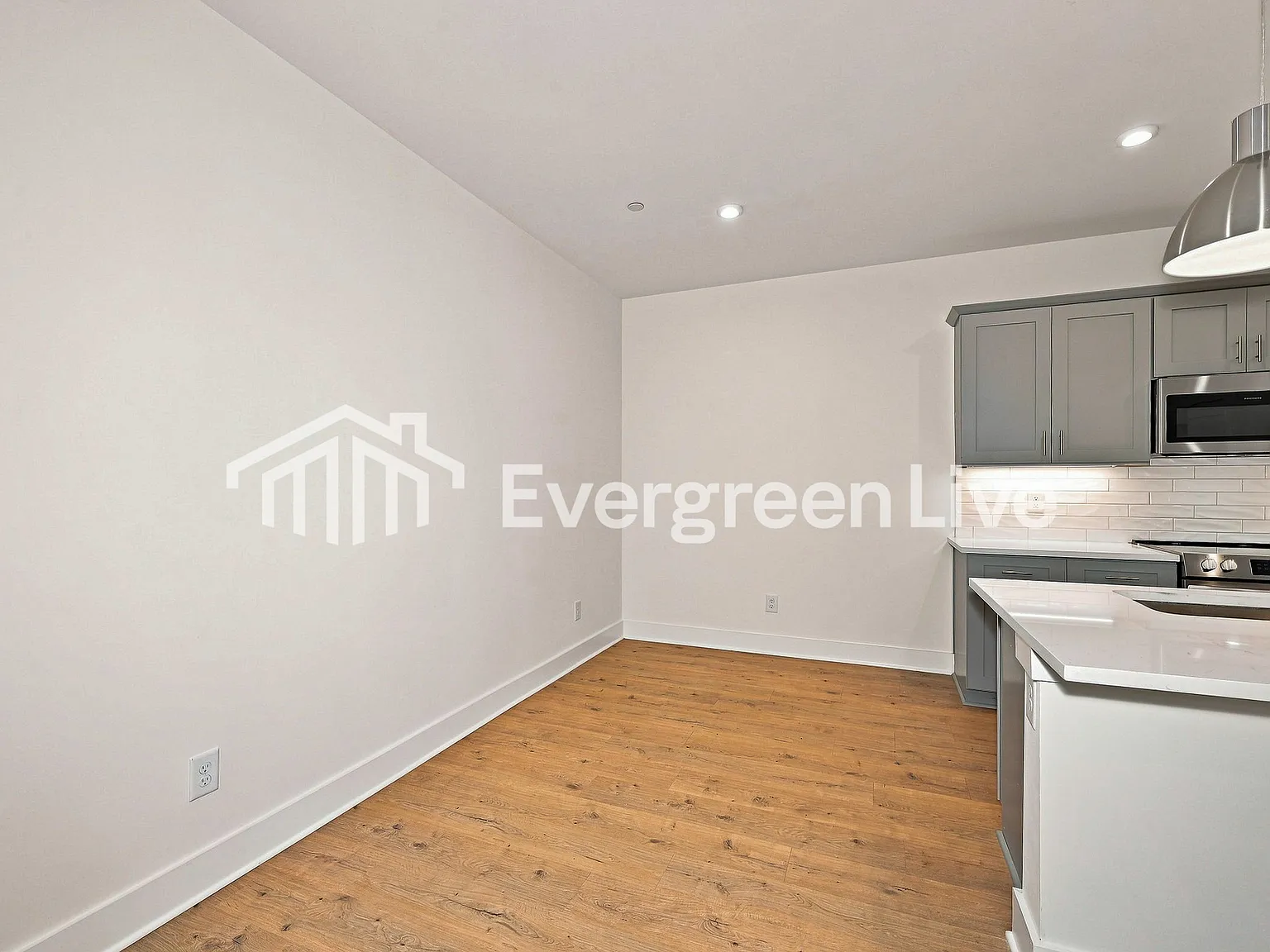 4 bed, 3.5 bath, 2051 sqft, $2,295 — Photo 4