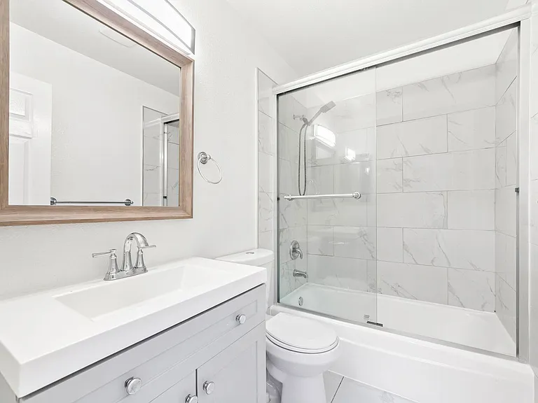 637 W 79th St — Photo 5