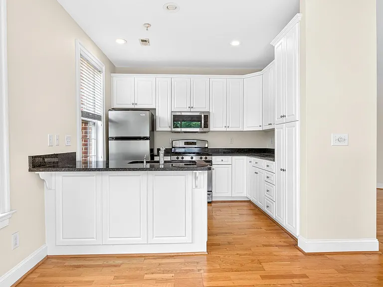 949 Glenwood Station Ln #101 — Photo 16